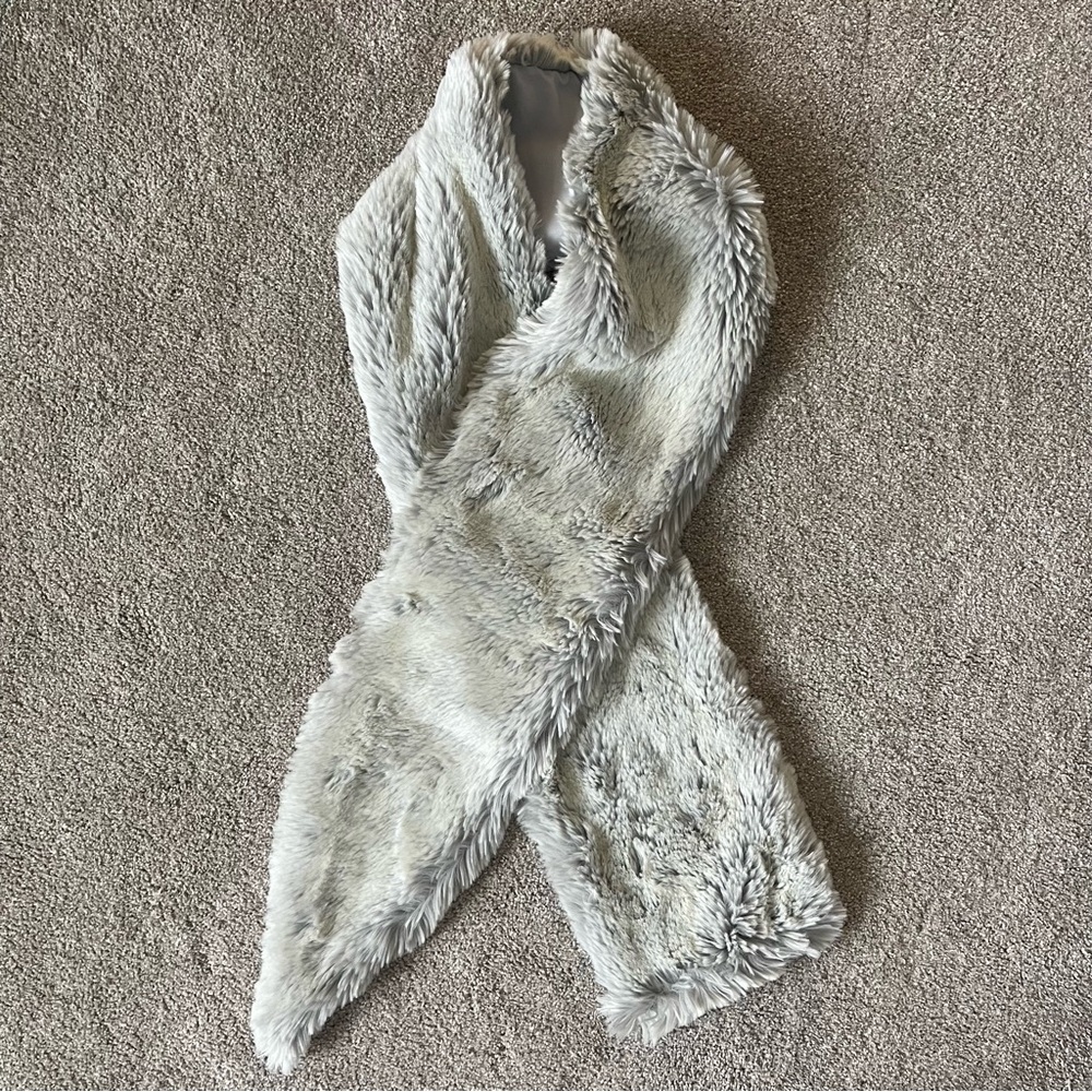 Ann Taylor Faux Fur Scarf - Silver Gray NWOT